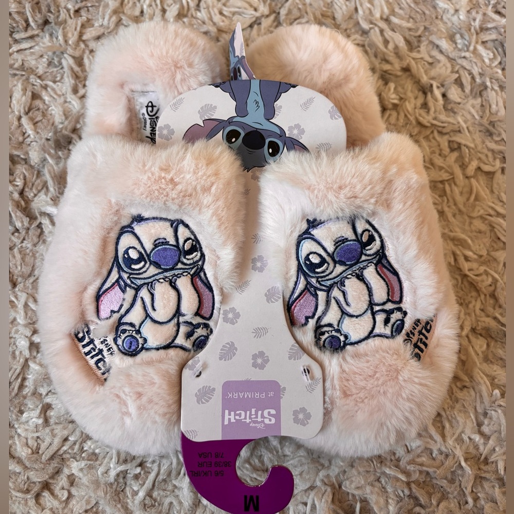 Disney Stitch Cream Beige Fuzzy Slippers Size Medium 7/8 NEW